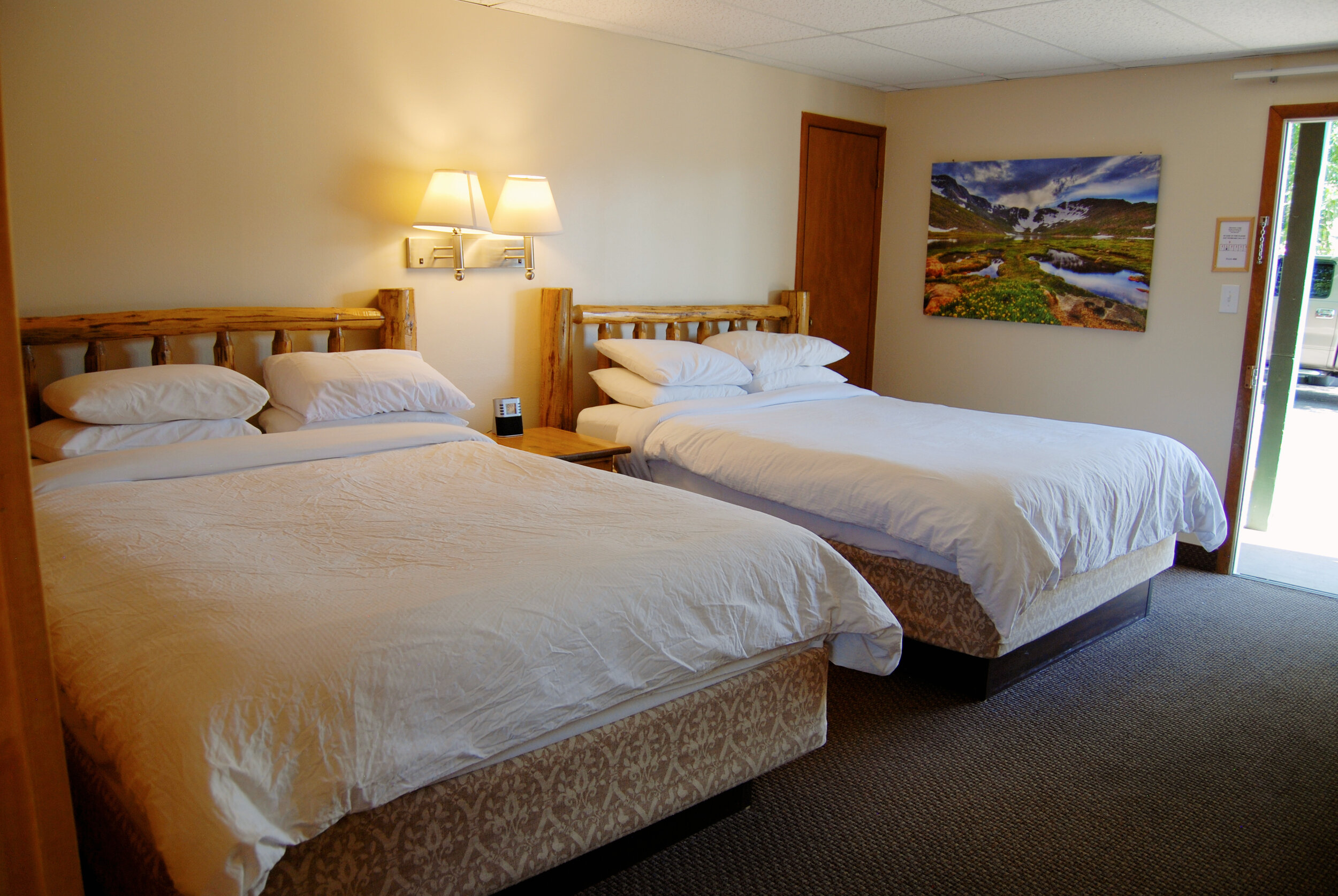 Enjoy the many amenities of a lodge in the great outdoors. Discovery Lodge