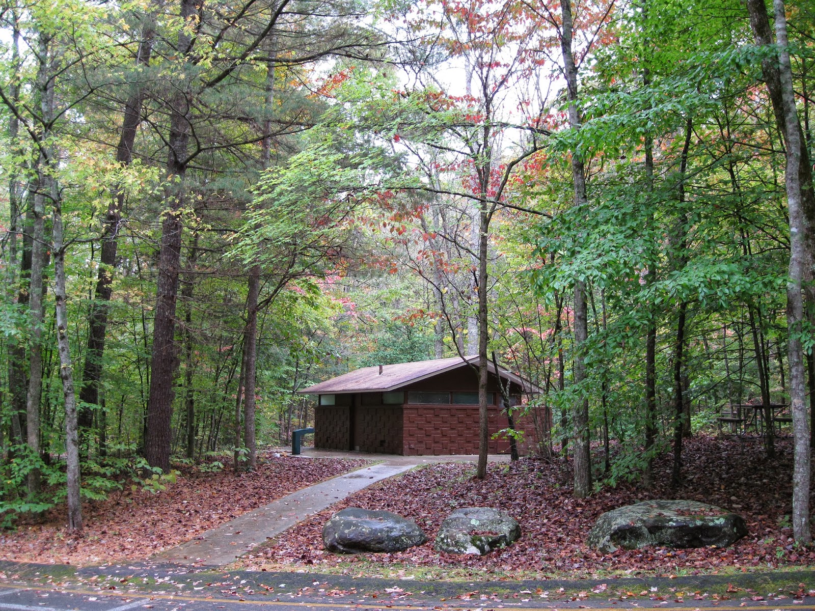 It has 160 sites in a beautiful wooded setting. Lee County Virginia Stop 22 Wilderness Road Campground and Picnic